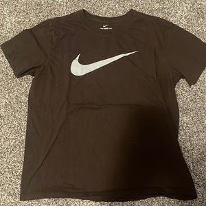 NIKE GRAPHIC T-SHIRT